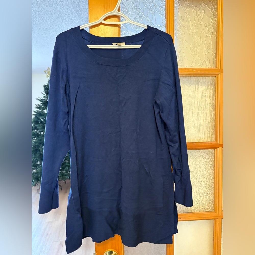 Laura Woman’s Navy Blue Tunic Top Size 12